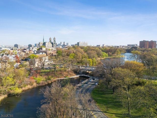 585 Ridge St, Newark City, NJ 07104