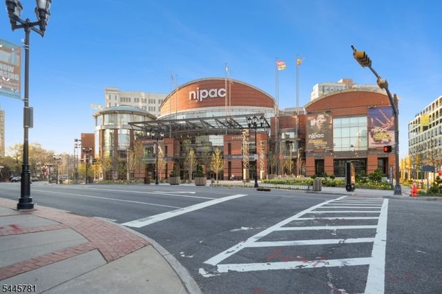 585 Ridge St, Newark City, NJ 07104