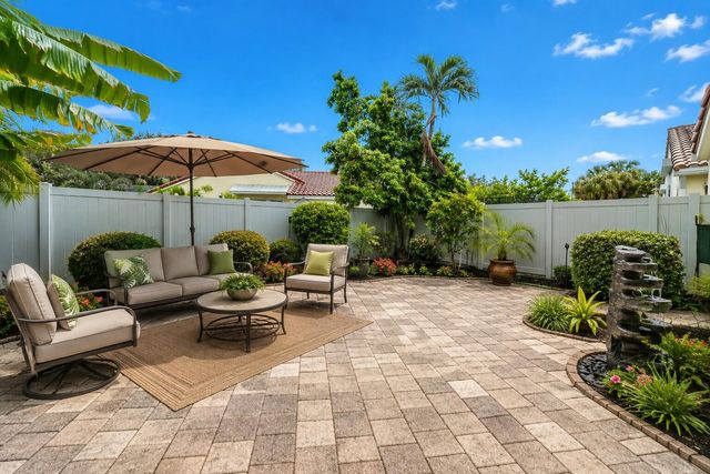 202 Wedgewood Circle, Greenacres, FL 33463