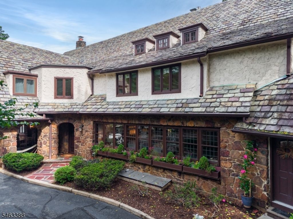 27 Village Green Ct, South Orange Village Twp., NJ 07079 — photo 5