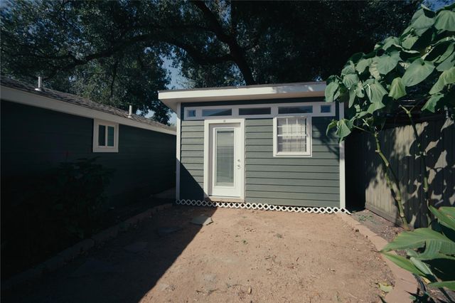 5105 Chapman Street, Houston, TX 77009