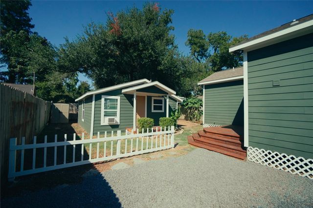 5105 Chapman Street, Houston, TX 77009