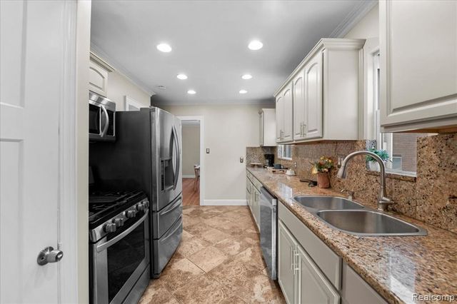 4323 Kensington Avenue, Detroit, MI 48224