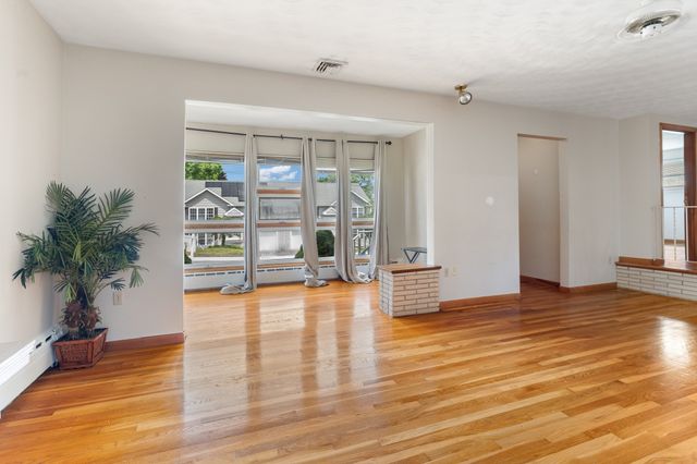 42 Marlboro Street, Worcester, MA 01604