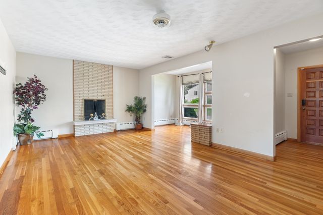 42 Marlboro Street, Worcester, MA 01604
