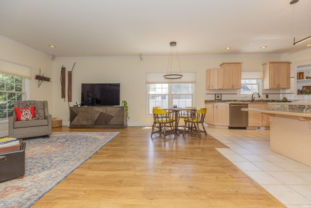 3444 Eastbrooke Court, Newburgh, IN 47630