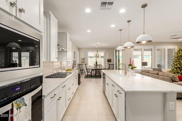 7674 W CACTUS WREN Way, Florence, AZ 85132