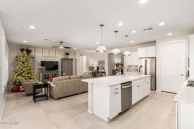 7674 W CACTUS WREN Way, Florence, AZ 85132