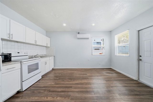 9310 N DARTMOUTH AVENUE, Tampa, FL 33612