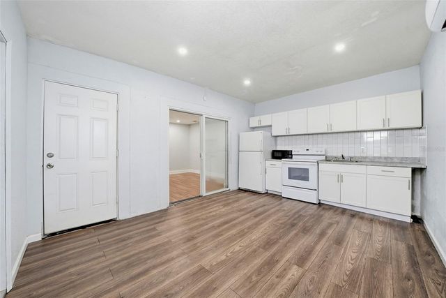 9310 N DARTMOUTH AVENUE, Tampa, FL 33612