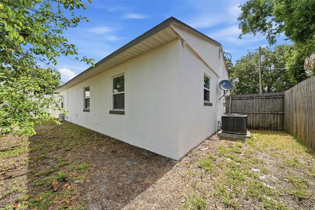 9310 N DARTMOUTH AVENUE, Tampa, FL 33612