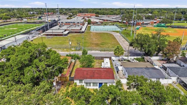 9310 N DARTMOUTH AVENUE, Tampa, FL 33612