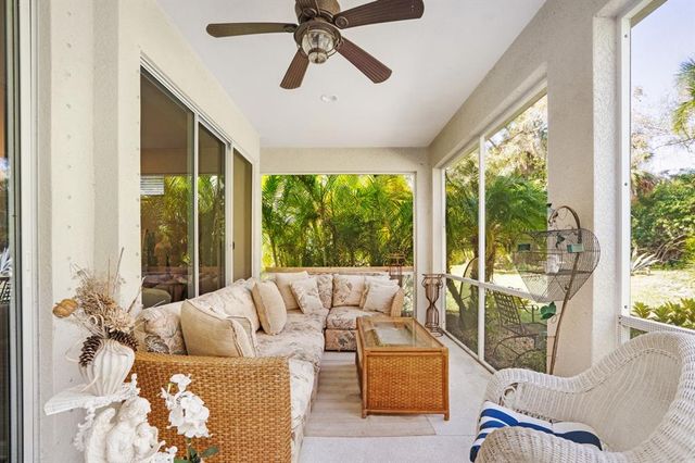 8982 FOUNDERS CIR, Palmetto, FL 34221