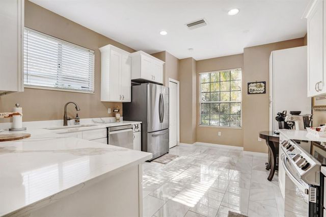 8982 FOUNDERS CIR, Palmetto, FL 34221