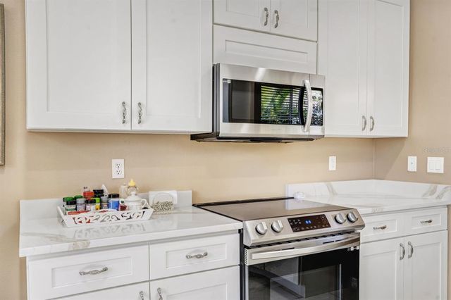 8982 FOUNDERS CIR, Palmetto, FL 34221