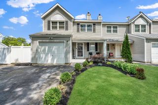 38 Oak Street, Central Islip, NY 11722