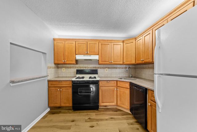 21 KITE CT, Lawrenceville, NJ 08648