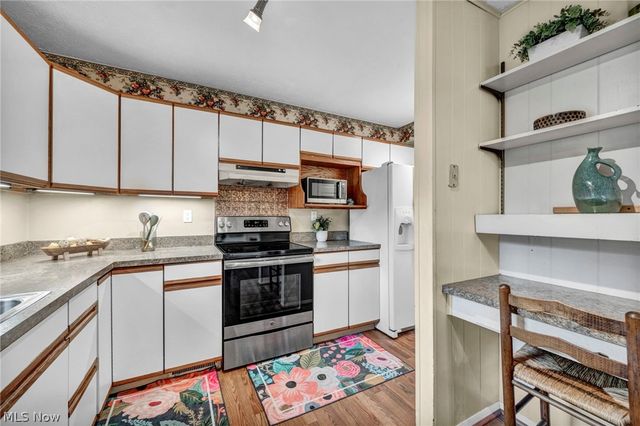 4914 Meadow Moss Lane, North Ridgeville, OH 44039