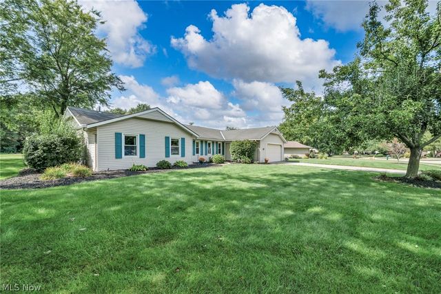 4914 Meadow Moss Lane, North Ridgeville, OH 44039