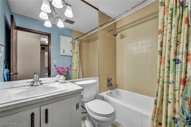 4914 Meadow Moss Lane, North Ridgeville, OH 44039