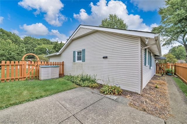 4914 Meadow Moss Lane, North Ridgeville, OH 44039