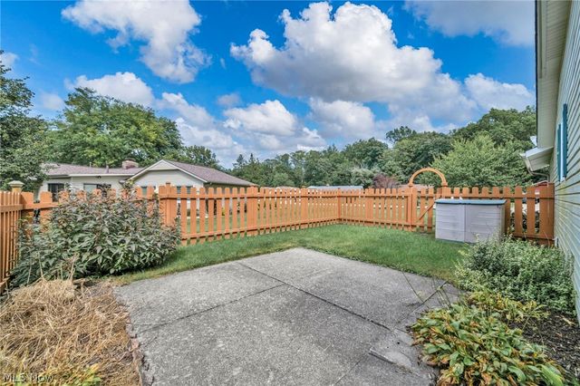 4914 Meadow Moss Lane, North Ridgeville, OH 44039