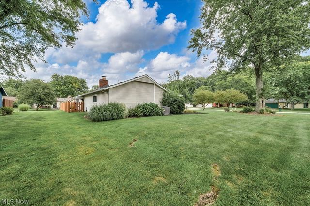 4914 Meadow Moss Lane, North Ridgeville, OH 44039