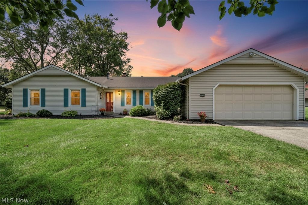 4914 Meadow Moss Lane, North Ridgeville, OH 44039