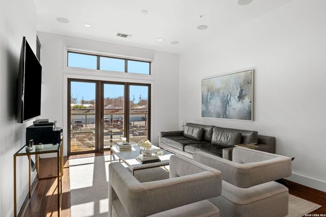 318 W Grayson St Unit 204, San Antonio, TX 78212