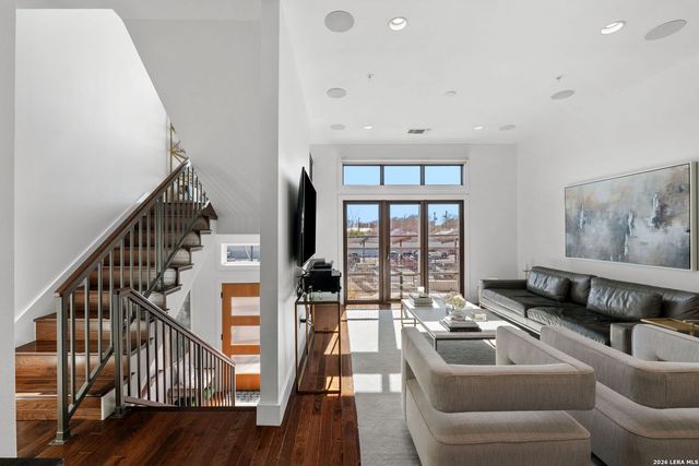 318 W Grayson St Unit 204, San Antonio, TX 78212