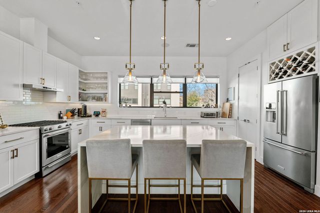 318 W Grayson St Unit 204, San Antonio, TX 78212