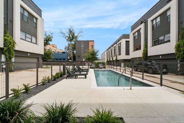 318 W Grayson St Unit 204, San Antonio, TX 78212