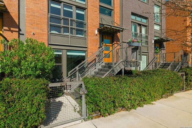 318 W Grayson St Unit 204, San Antonio, TX 78212