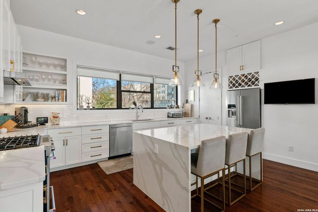 318 W Grayson St Unit 204, San Antonio, TX 78212