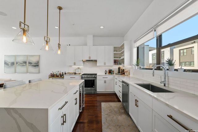 318 W Grayson St Unit 204, San Antonio, TX 78212