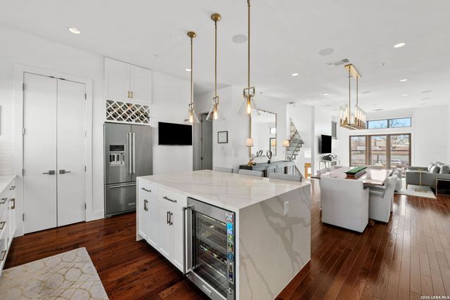 318 W Grayson St Unit 204, San Antonio, TX 78212