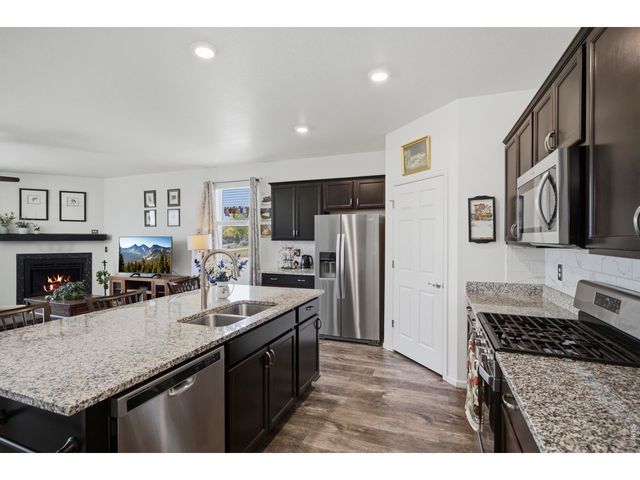 735 Camberly Dr, Windsor, CO 80550