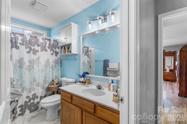 141 Derbyshire Drive, Hendersonville, NC 28792