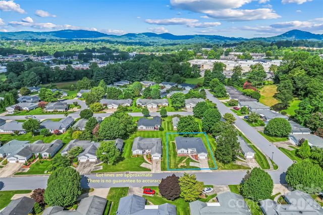 141 Derbyshire Drive, Hendersonville, NC 28792