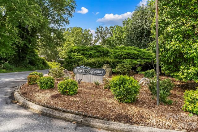 141 Derbyshire Drive, Hendersonville, NC 28792