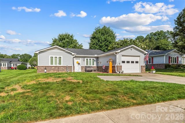 141 Derbyshire Drive, Hendersonville, NC 28792