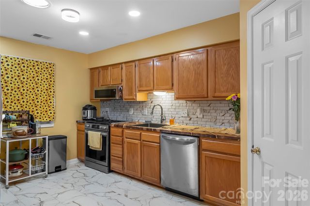 141 Derbyshire Drive, Hendersonville, NC 28792