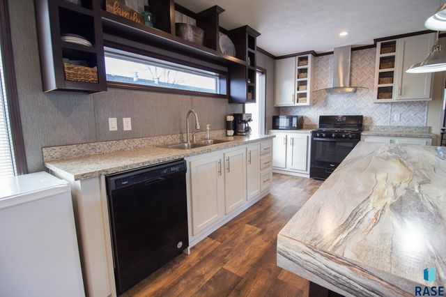 5652 W Meridian Pl Place, Sioux Falls, SD 57108