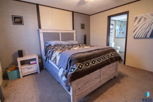 5652 W Meridian Pl Place, Sioux Falls, SD 57108