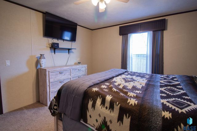 5652 W Meridian Pl Place, Sioux Falls, SD 57108