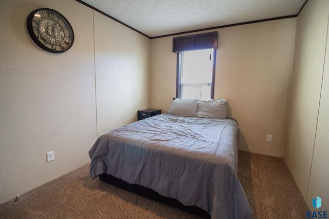 5652 W Meridian Pl Place, Sioux Falls, SD 57108