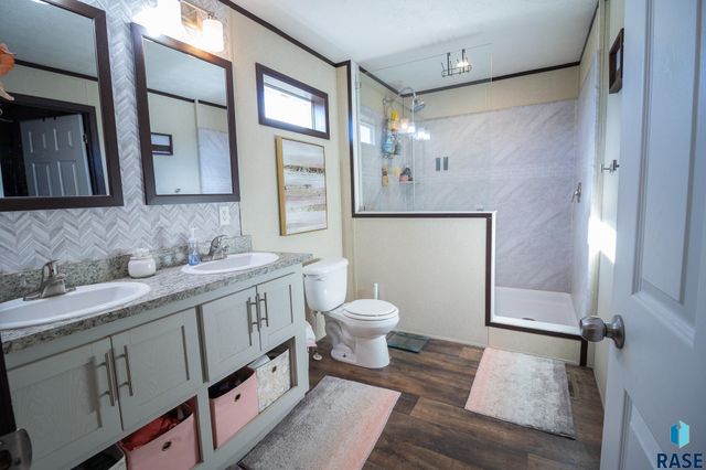 5652 W Meridian Pl Place, Sioux Falls, SD 57108