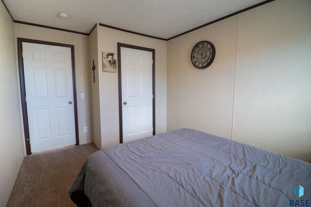 5652 W Meridian Pl Place, Sioux Falls, SD 57108