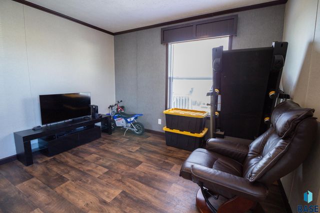 5652 W Meridian Pl Place, Sioux Falls, SD 57108