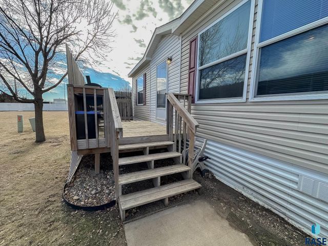 5652 W Meridian Pl Place, Sioux Falls, SD 57108